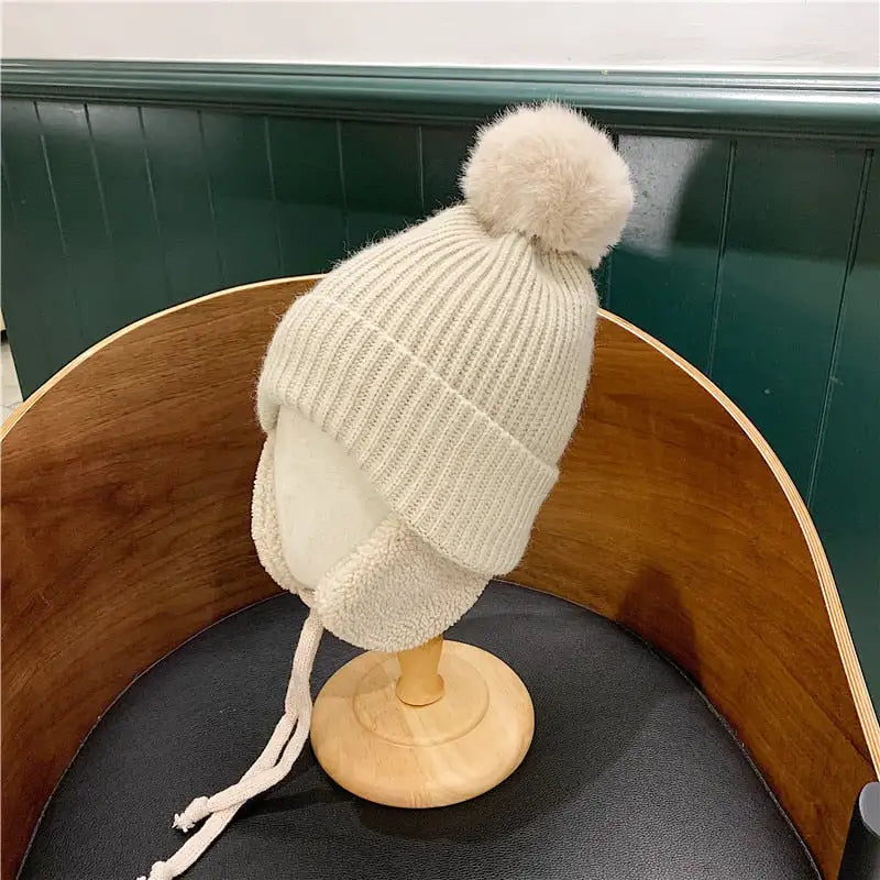 Bonnet Cache Oreille à Pompon 